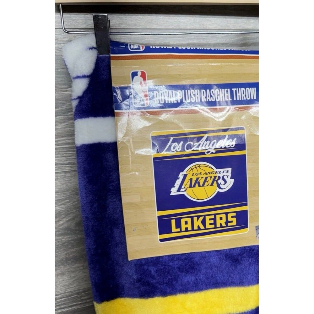 Lakers - Picture 2 of 4
